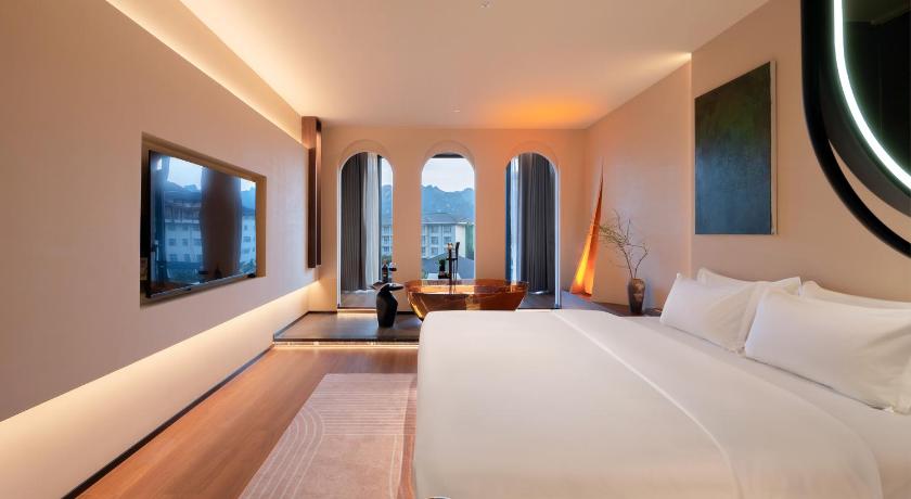 Zhangjiajie Zhangjiajie Yu Realm Hotel - Ancient Charm - Modern Luxury - Your Perfect Journey - A single pick-up Hotel suite