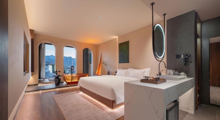 Zhangjiajie Zhangjiajie Yu Realm Hotel - Ancient Charm - Modern Luxury - Your Perfect Journey - A single pick-up Hotel pool