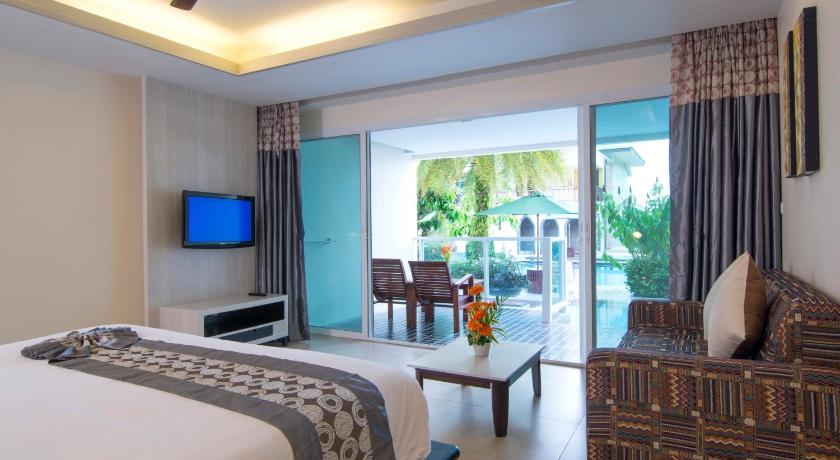Image of Deluxe Pool Access 10