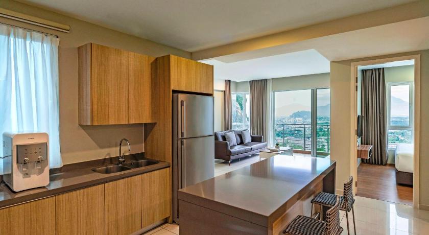 Image of 2 Bedroom Deluxe Suite Horizon View 1