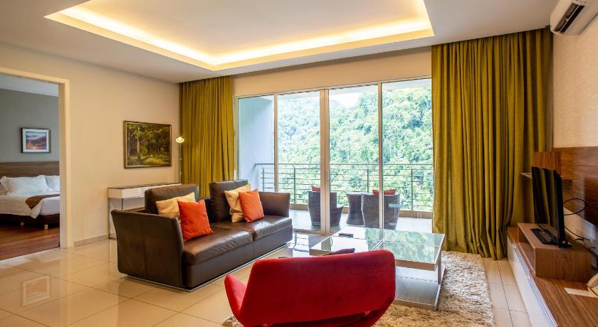 Image of 3 Bedroom Grand Deluxe Suite Lake View 2