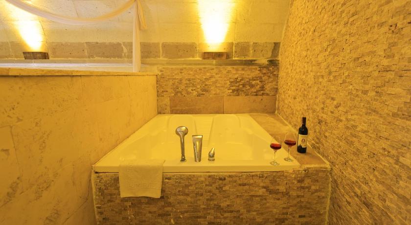 Immagine di Camera Matrimoniale Deluxe con Vasca (Deluxe Double Room with Bath) 2