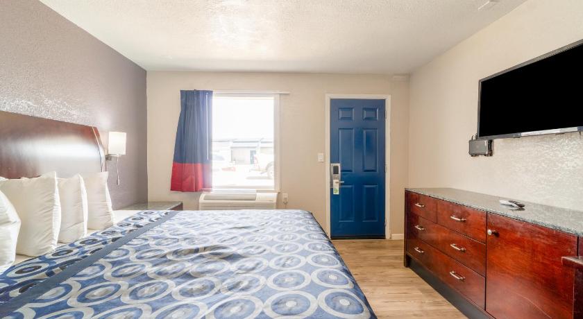 Westerner Motel - image 11