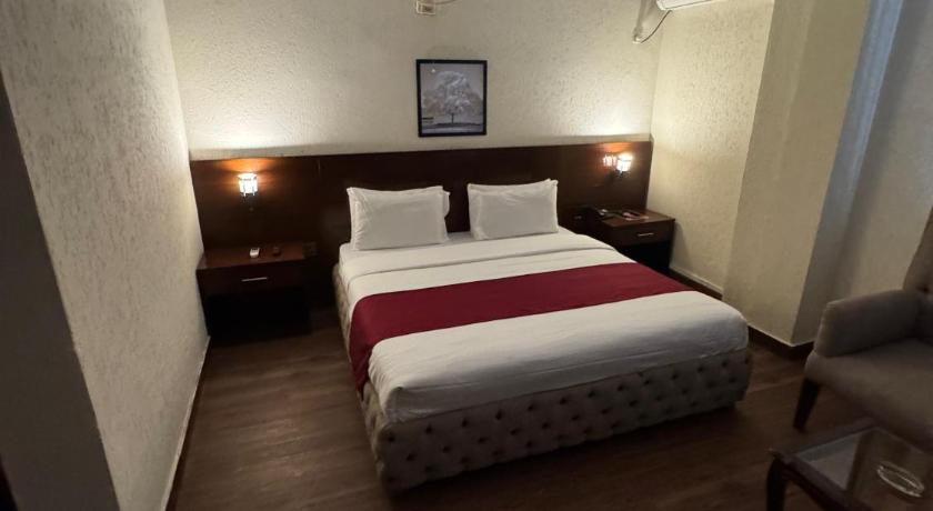Hotel Crescent - image 10