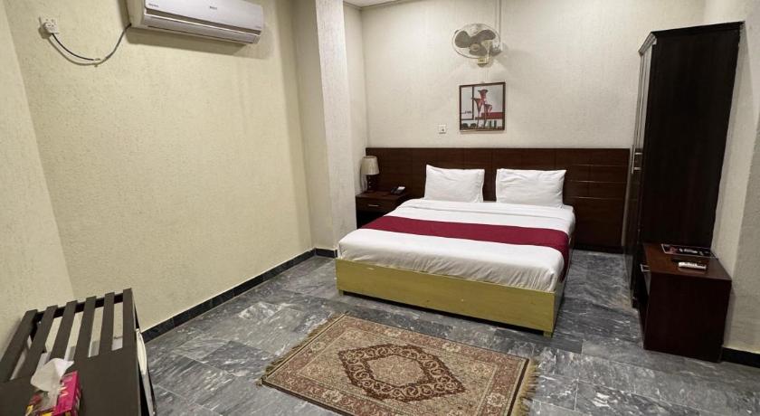 Hotel Crescent - image 11
