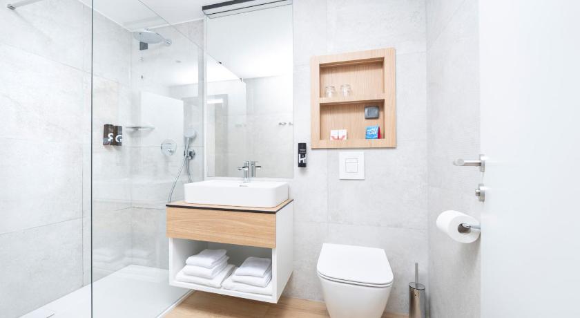 Image of Premium Room with Balcony 2