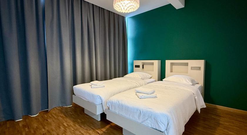 Image of Twin room with shower and toilet 6
