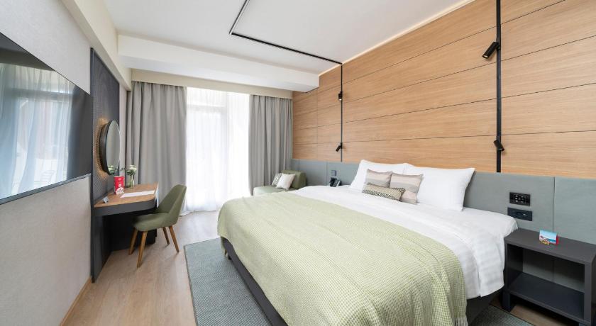 Image of Premium Room with Balcony 3