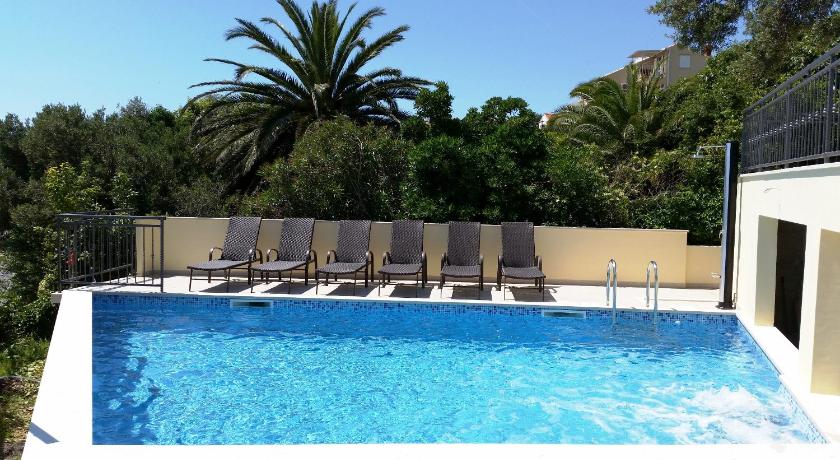 Apartments Kust — Hotel in Mlini
