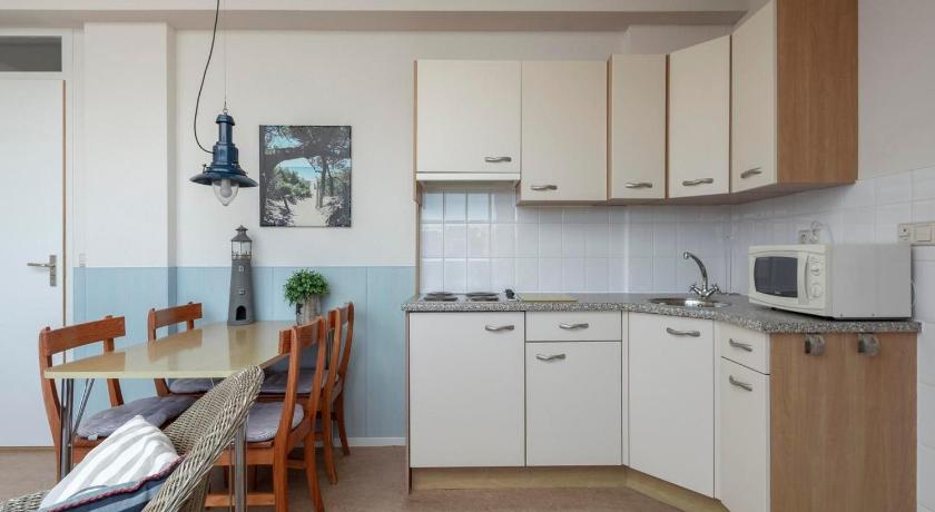 Dorpsplein 23E apartment in Callanstoog square - image 13