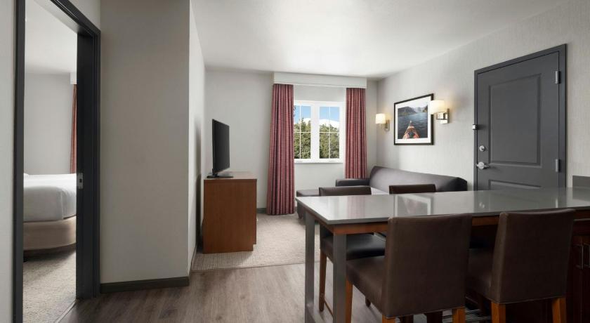 Image of One-Bedroom King Suite with Sofa Bed and Roll-in Shower - Mobility and Hearing Accessible 4
