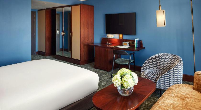 Image of Premier King Room, Larger Guest room, 1 King, Barlow House 3