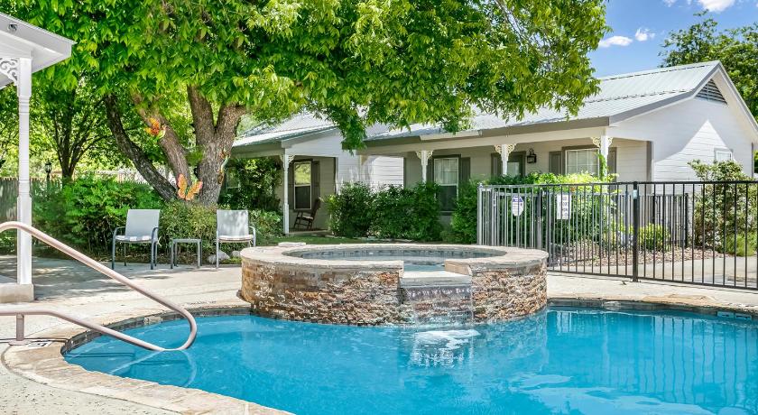 Fredericksburg Main Street Retreat #8 - King Bed, On Main St, Shared Hot Tub & Pool 3-Star Accommodation view