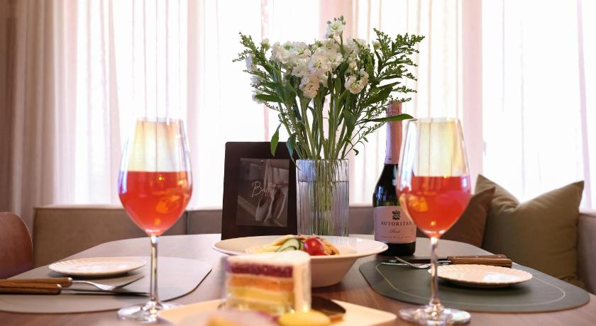 首尔 30pyeong private sensational accommodation spacious living room 2 minutes from Sinbang hwa Station k 4星级 住宿 外观