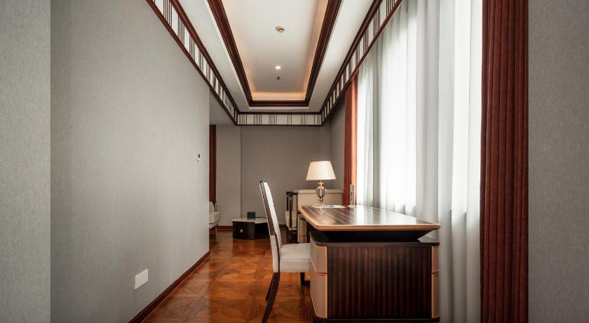 Image of Specialty Suite 13