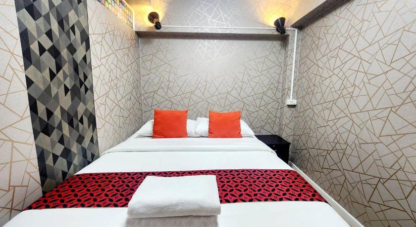 Image of Queen Room 6