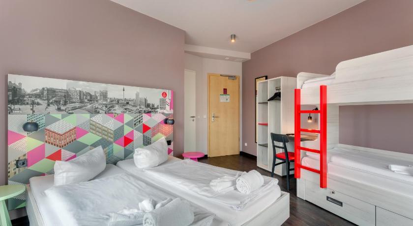 ベルリン MEININGER Hotel Berlin Alexanderplatz 3つ星 ホテル 外観