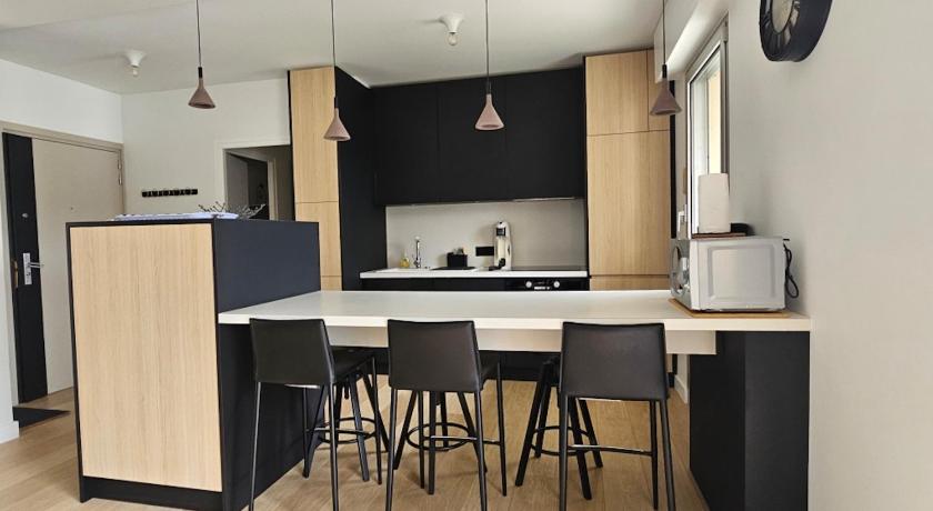 Annecy centre , Vue lac, ascenseur 4 pers