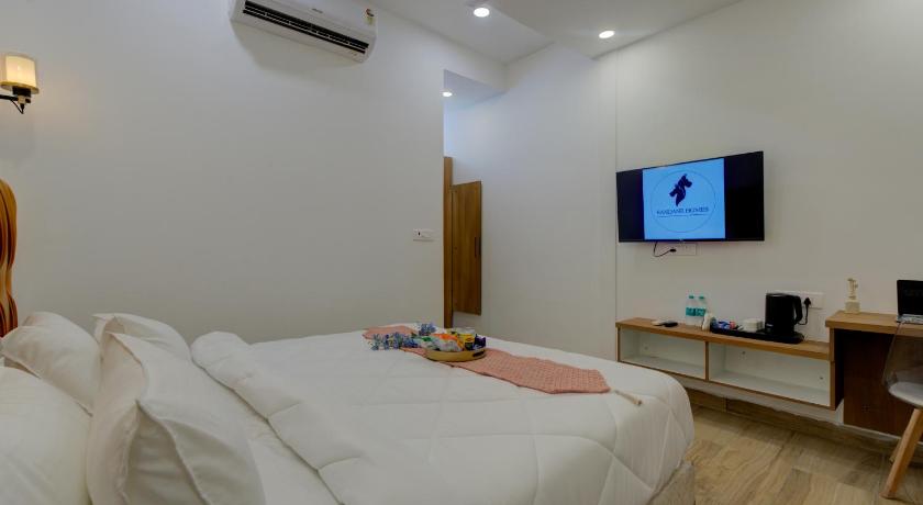 Sandane homes  near India Expo Centre and Mart - image 44