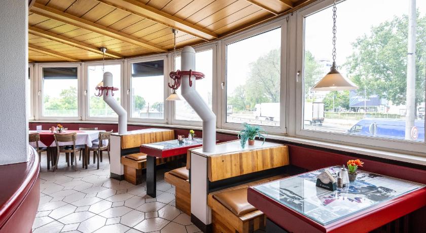 柏林 Hotel und Rasthof AVUS 酒店 泳池