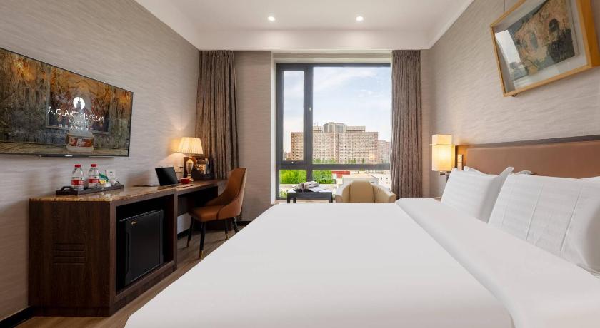 Image of Deluxe Double Room with Bath 0