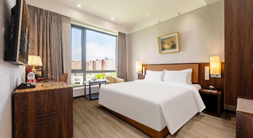 Image of Deluxe Double Room with Bath 1