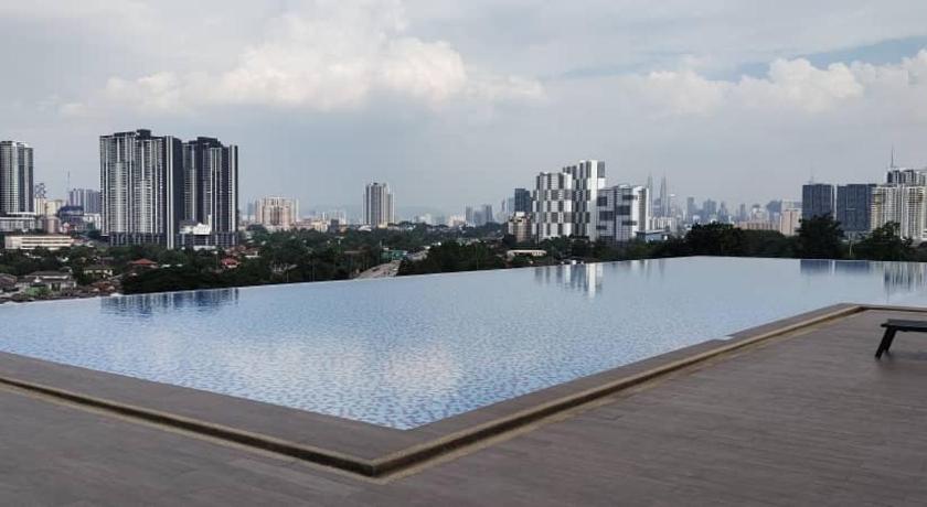 Stylish 3BR Sentul by HomeBrickz - image 4