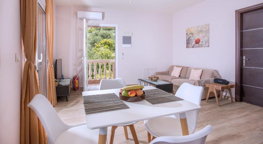 Image of Studio Apartment with Sea View 4