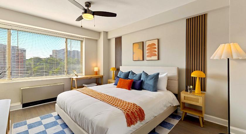 CASA Arlington Suite with Top-Tier Amenities