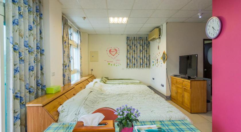 Image of Family Room  (7 Adults) 5