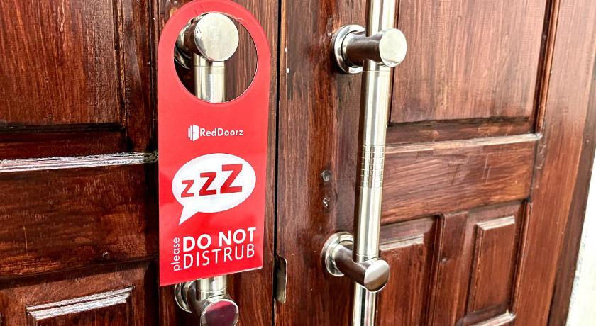 RedDoorz @ Hotel Huni Raya Bromo - image 18