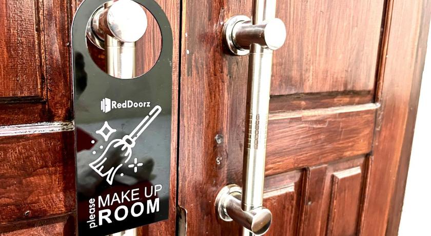 RedDoorz @ Hotel Huni Raya Bromo - image 13