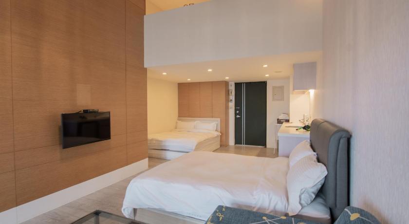 Image of Room for Six 1