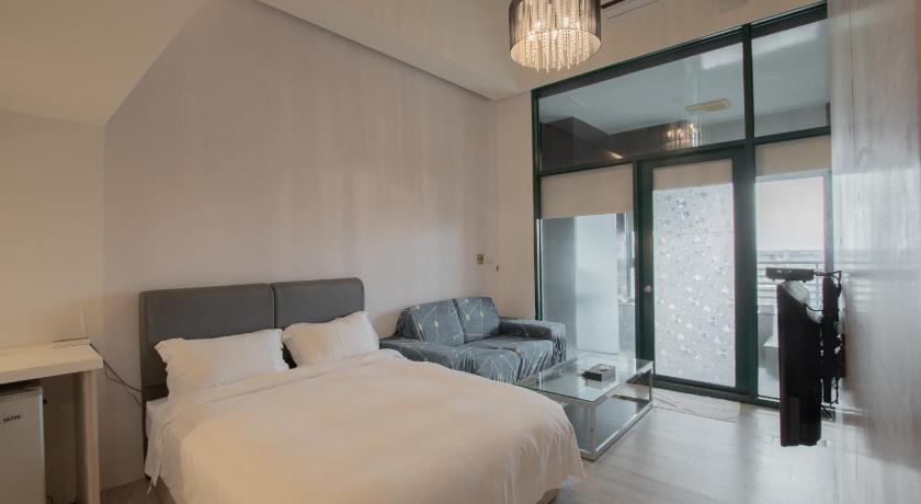 Image of Room for Six 3