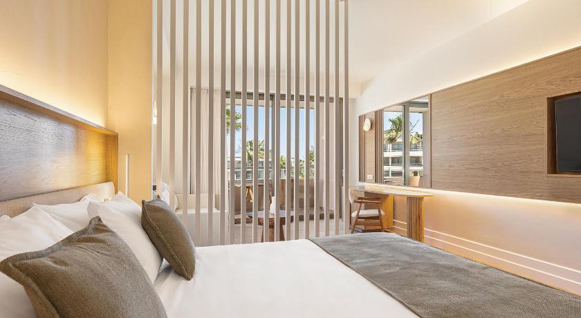 Image of Junior Suite with Pool View 2