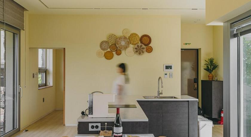 Jeju 제주 이루후제 4-Star Accommodation lobby