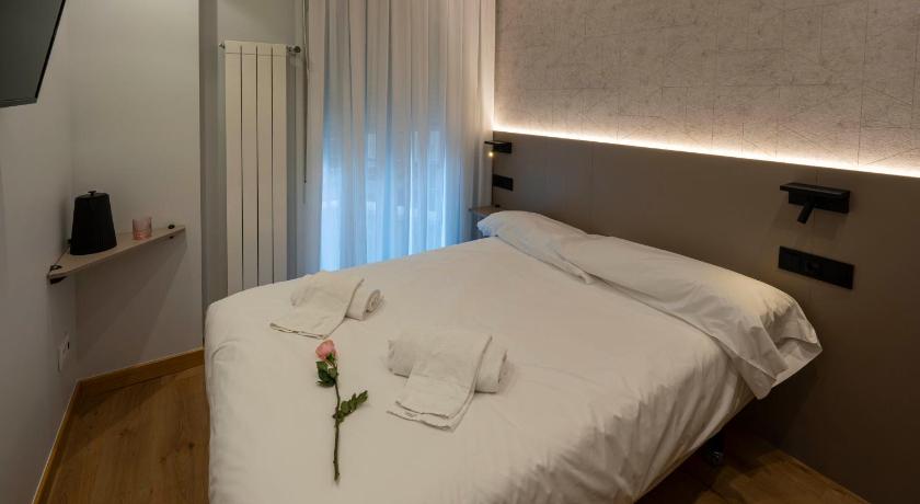 EightRooms La Rioja Pension