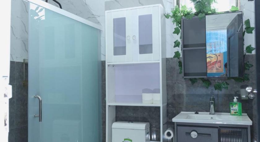 Image of Apartment 42