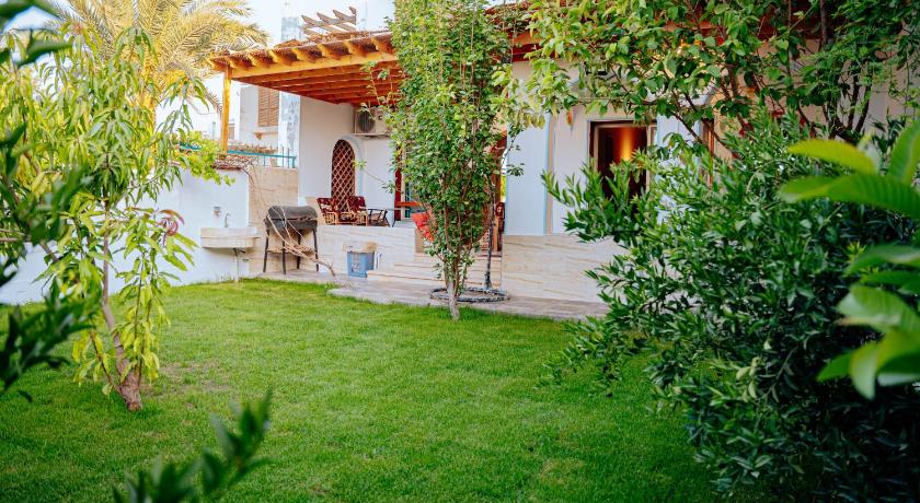 Tranquil Villa in Fayoum Private Pool Garden Lake Access