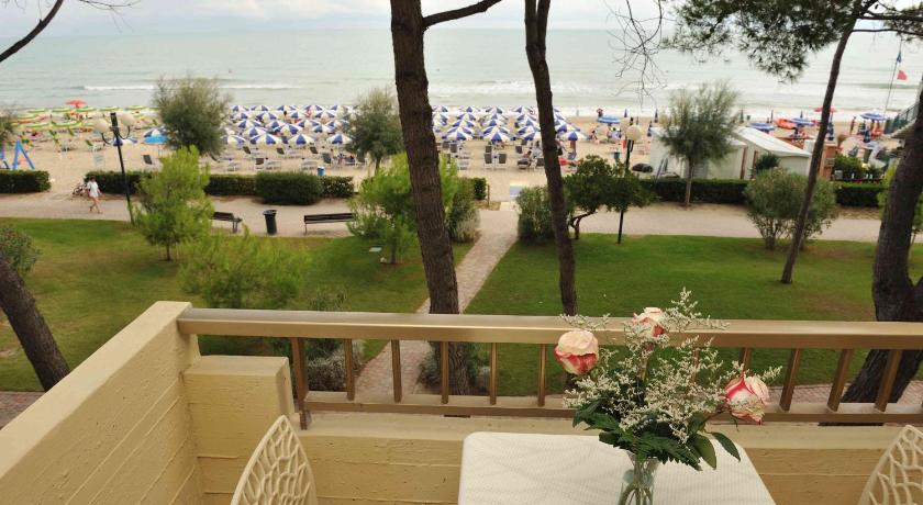 Hotel Abruzzo — Hotel in Pineto