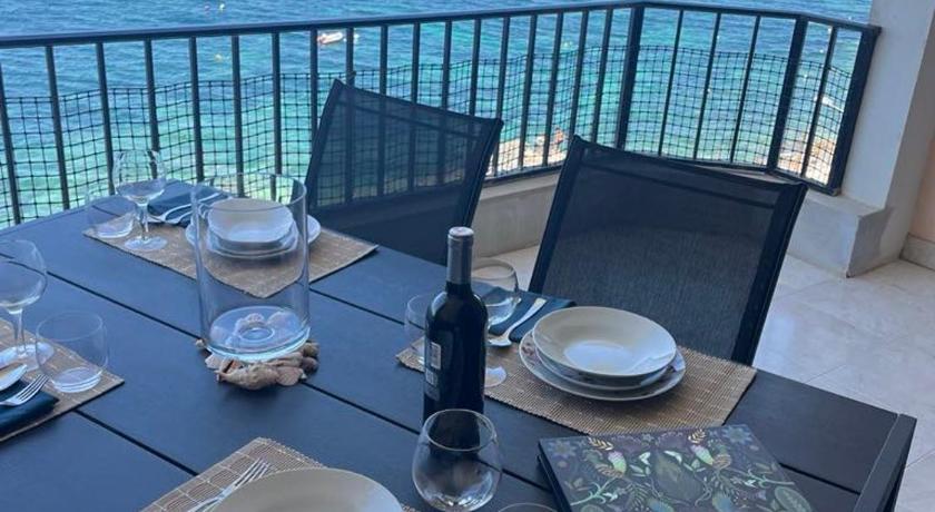 Luxury Seafront Apartment with Panoramic Views- Ghadira, Mellieha Bay