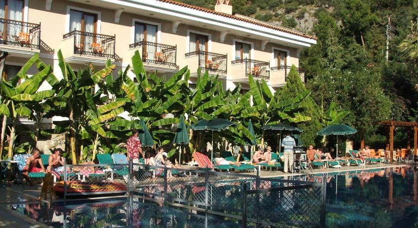 Perdikia Beach Hotel