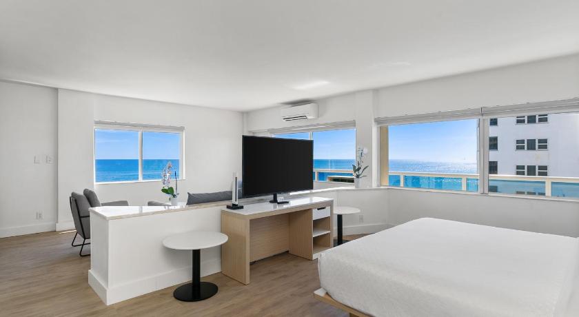 Image of King Suite with Ocean View 5