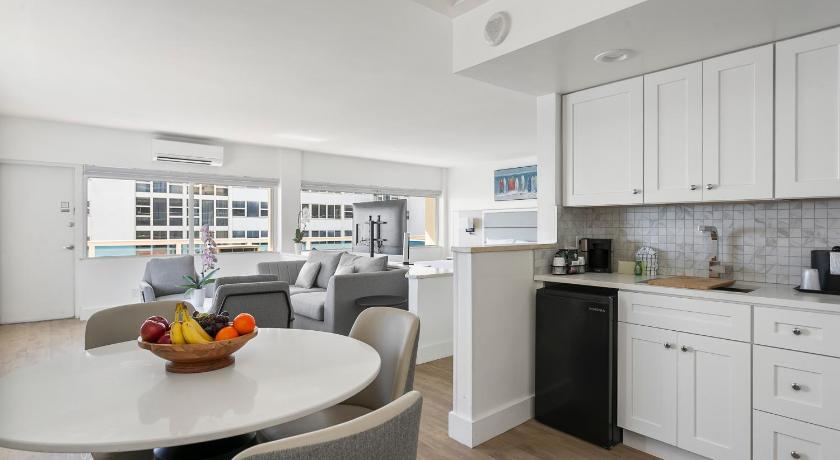Image of King Suite with Ocean View 8