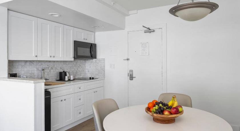 Image of King Suite with Ocean View 10
