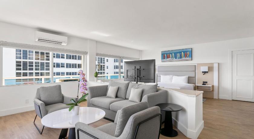 Image of King Suite with Ocean View 3