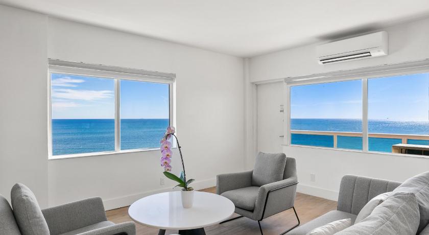 Image of King Suite with Ocean View 9
