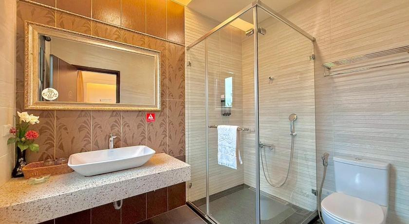 Image of Deluxe Double Room with Balcony 2