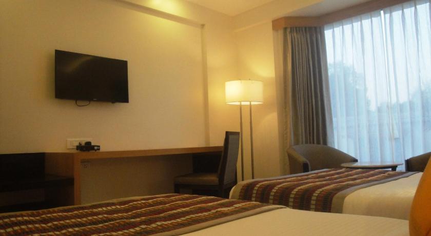 Image of Winter Green Room 13