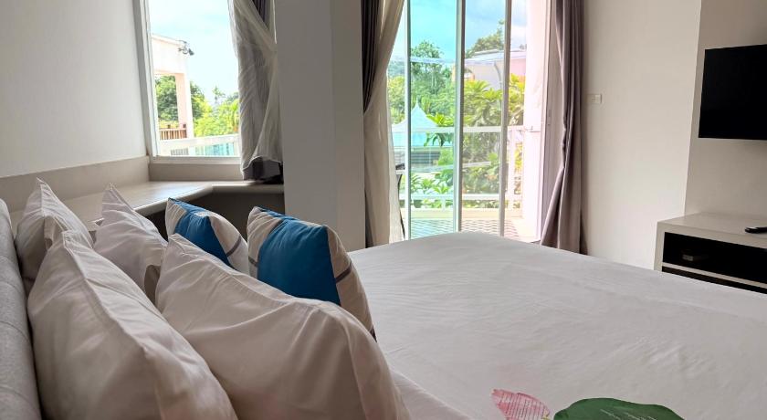 Image of Superior Room 8